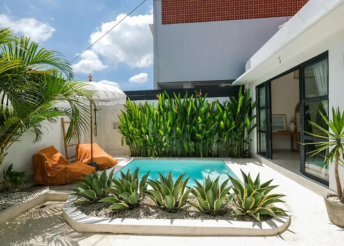 Naia Berawa Villa